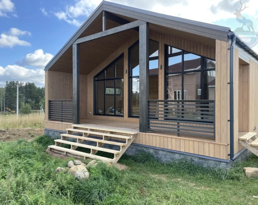 одноэтажный каркасный дом на сваях с террасой