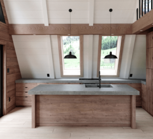 КД-630: двухэтажный каркасный дом с панорамными окнами и двумя террасами