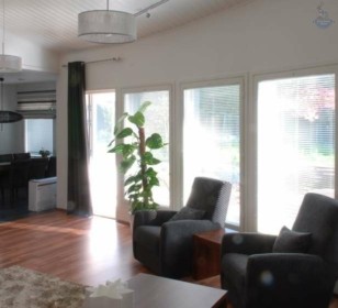 КД-510: каркасный дом с панорамными окнами и террасой