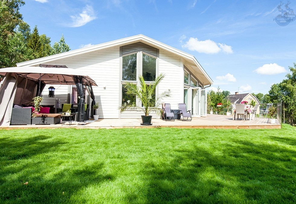 КД-580: одноэтажный каркасный дом с камином