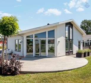 КД-580: одноэтажный каркасный дом с камином