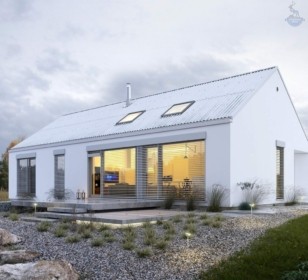 КД-980: одноэтажный каркасный дом с панорамными окнами и вторым светом